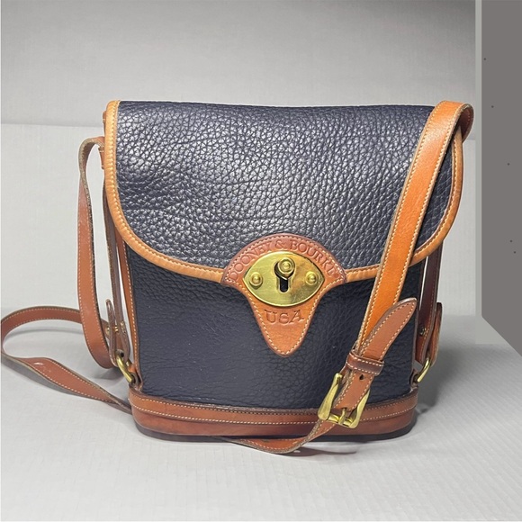 Dooney & Bourke Handbags - Dooney & Bourke Bag